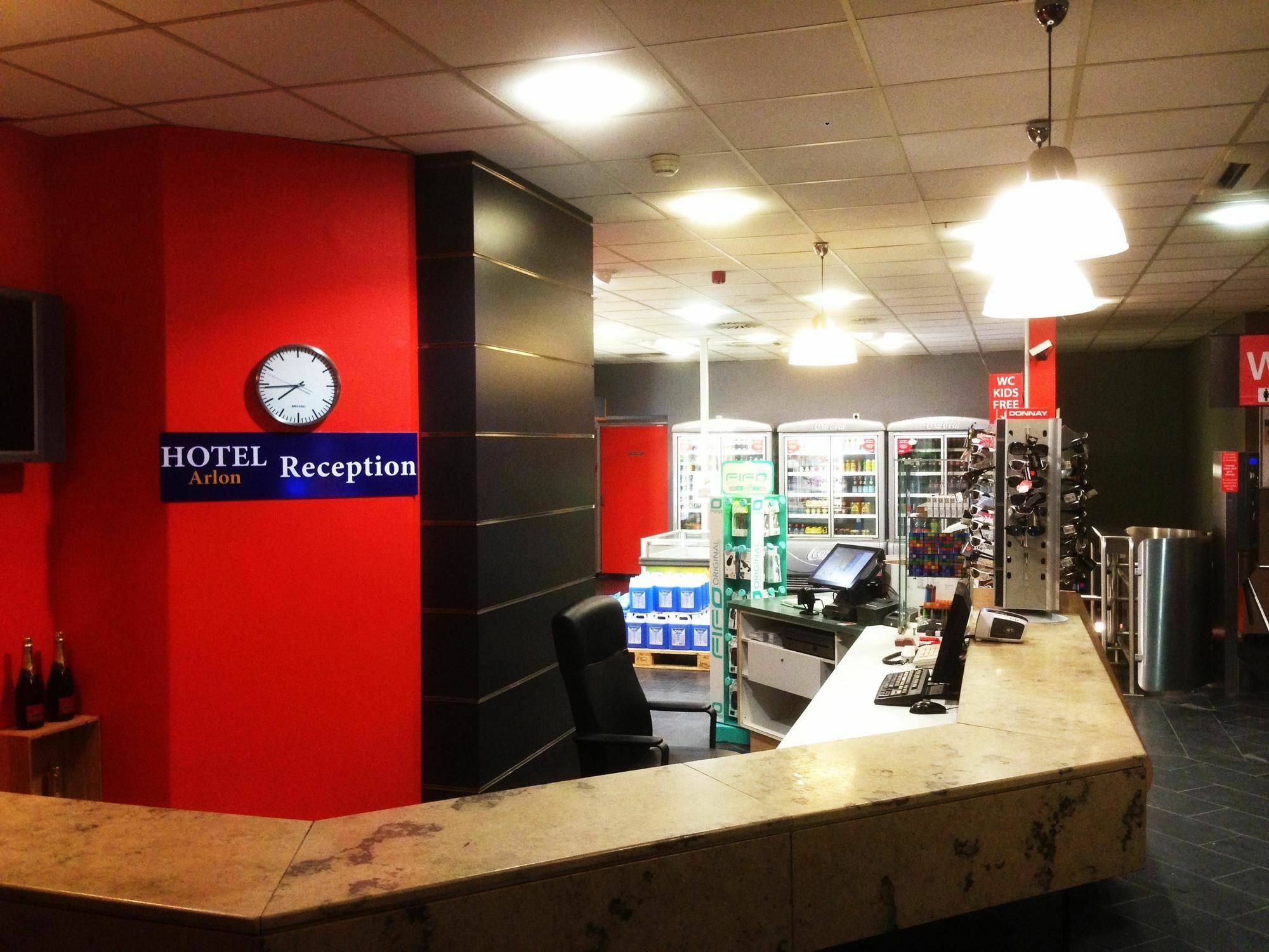 Hotel Arlon Esterno foto
